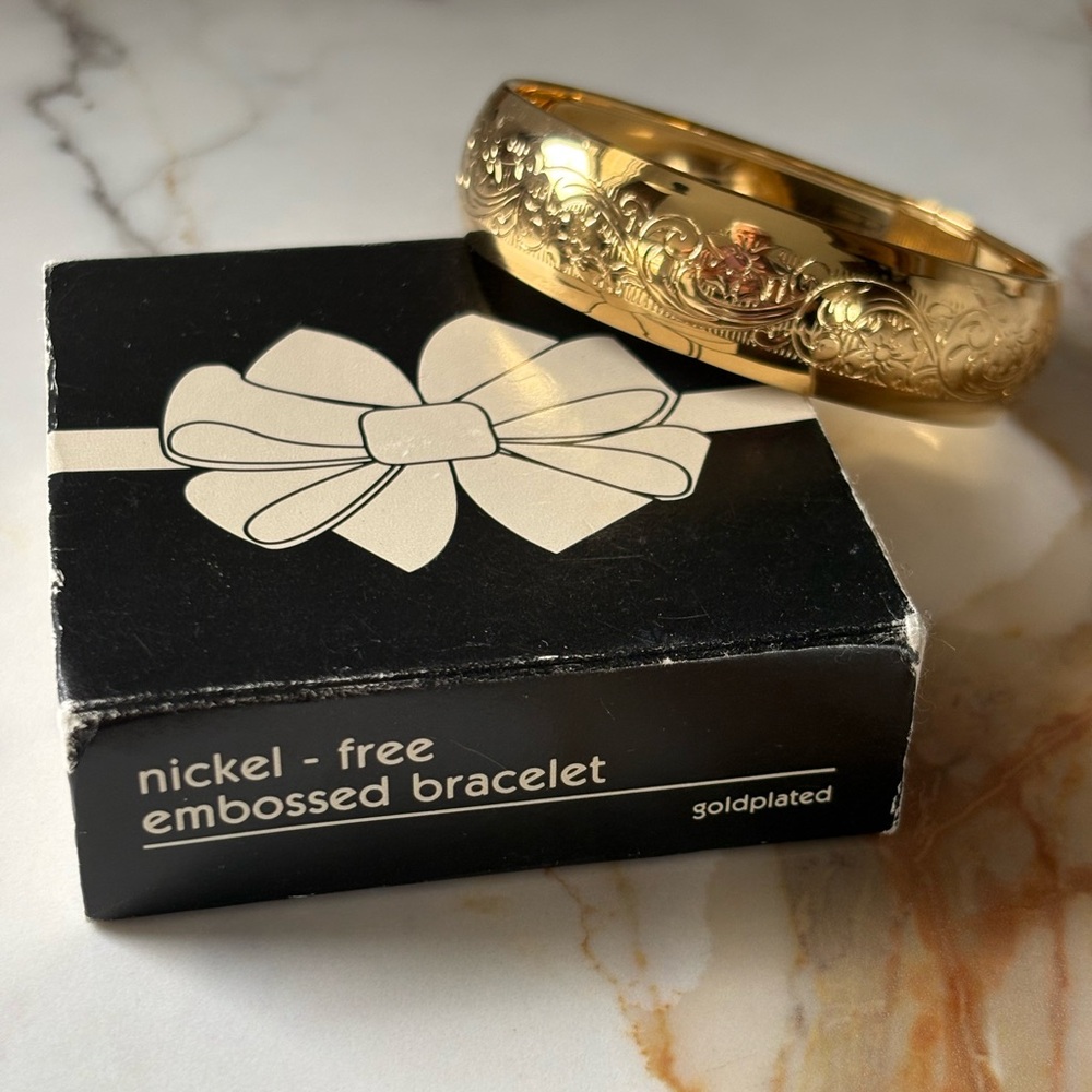 Vintage 90s Wide Gold Embossed Floral Scroll Bangle Bracelet | Statement Retro - Picture 3 of 11